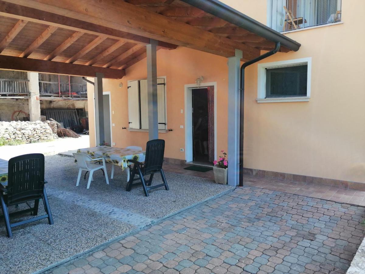Cascina Legnago Trilocale A 6 Chilometri Da Salo' Apartman Villanuova sul clisi Kültér fotó