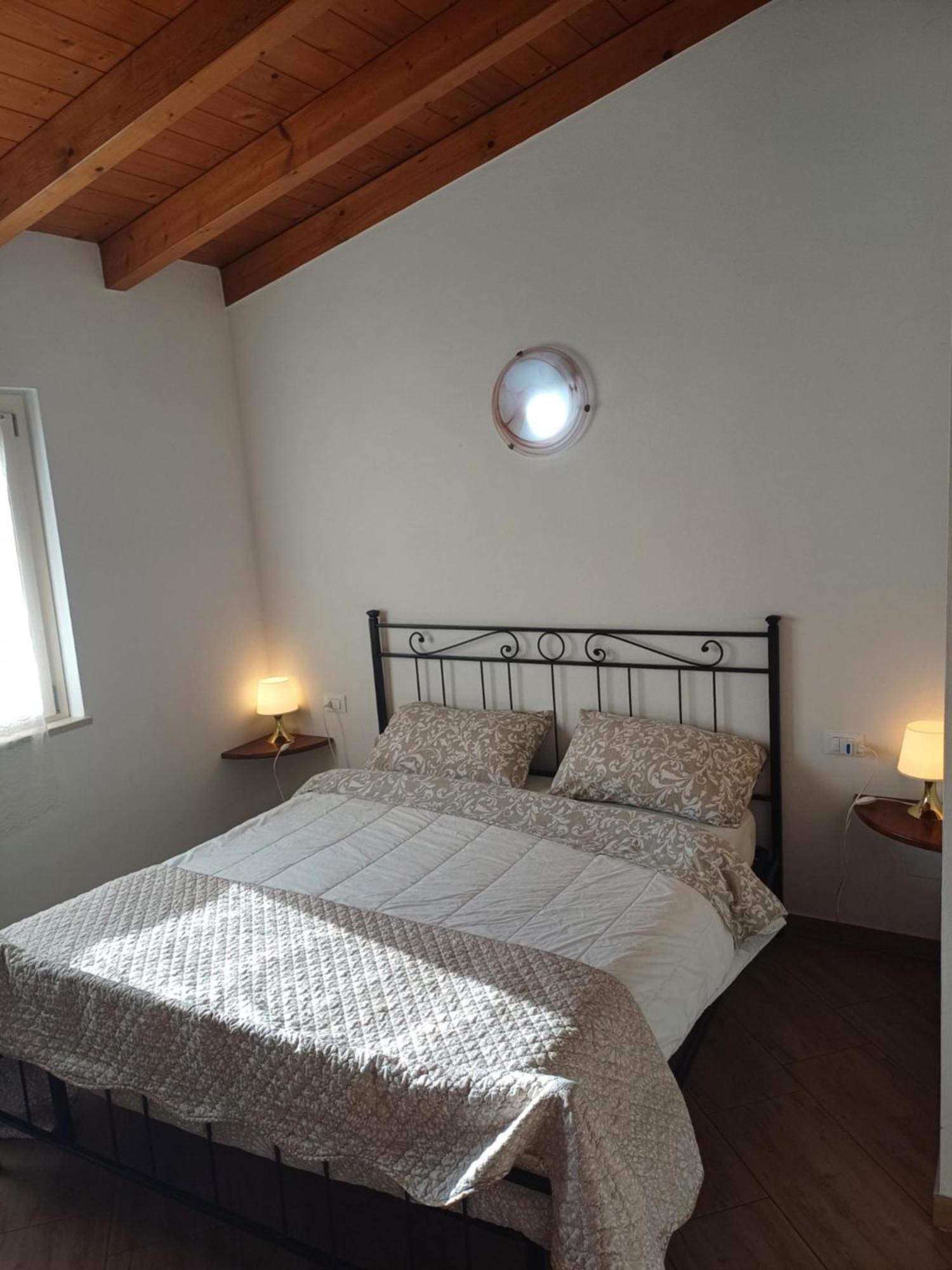 Cascina Legnago Trilocale A 6 Chilometri Da Salo' Apartman Villanuova sul clisi Kültér fotó